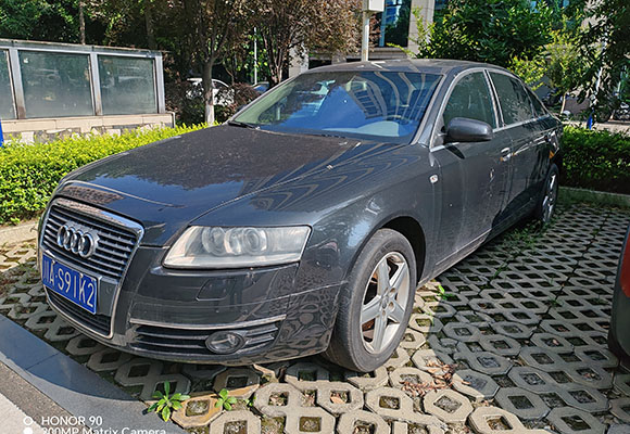 川AS91K2奧迪A6-奧迪牌FV7321CVT小型轎車(chē)一輛(3)